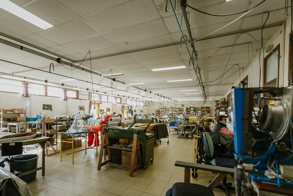 WADERS-vetements-impermeables-projets-industriels-Normandie-atelier-textile-vue2-grand